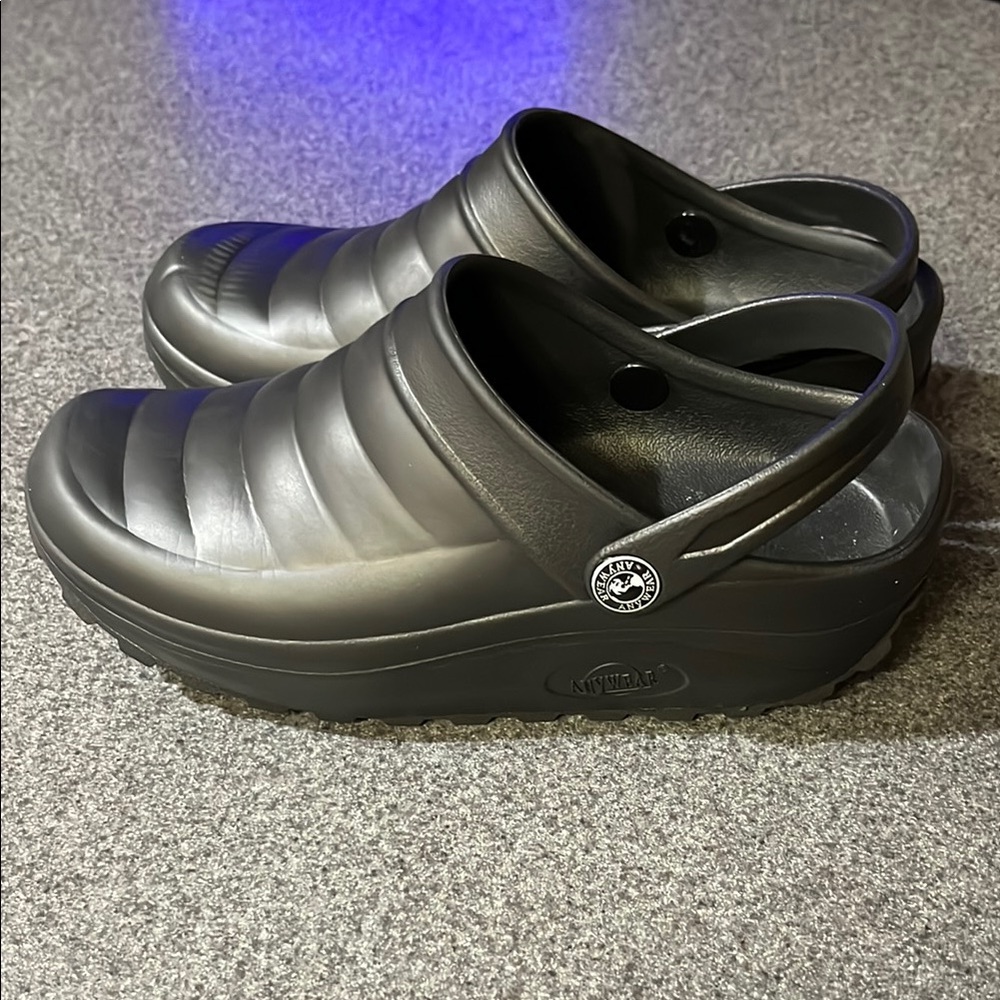 Women’s Anywear Classic Black Clogs